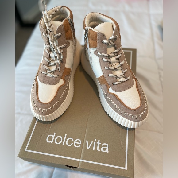 Dolce Vita Daley Sneaker - Picture 10 of 11